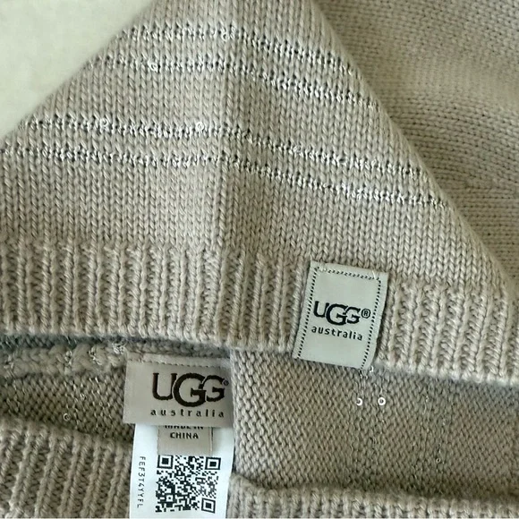 UGG Sequin Trimmed Beanie - Picture 2 of 2